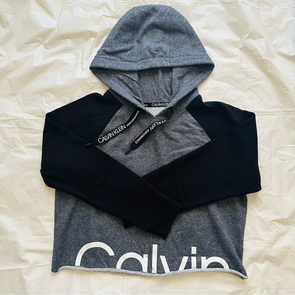 Calvin Klein cropped hoodie - Picture 4 of 8